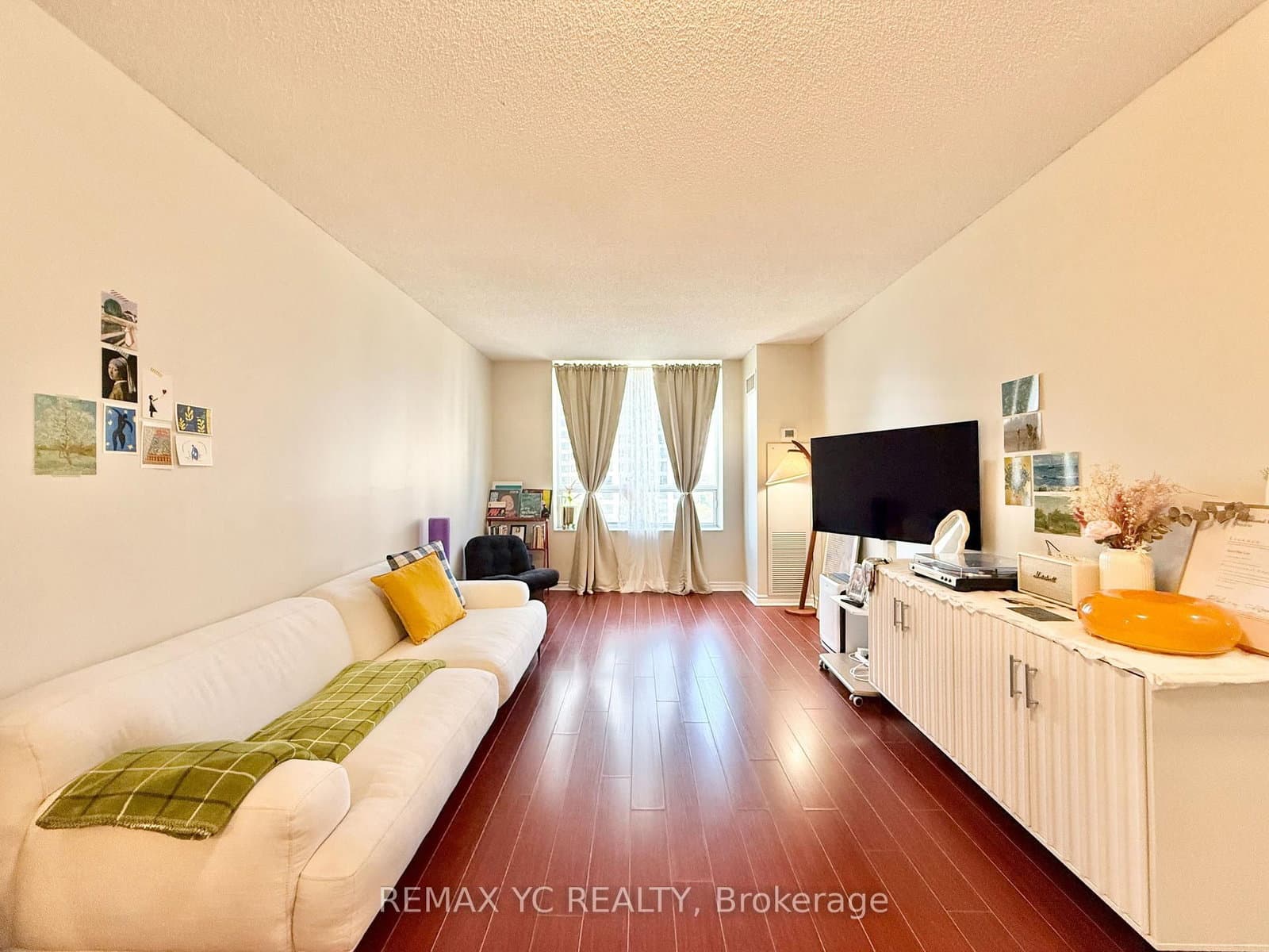 18 Sommerset Way, Unit 1011 - Image 1