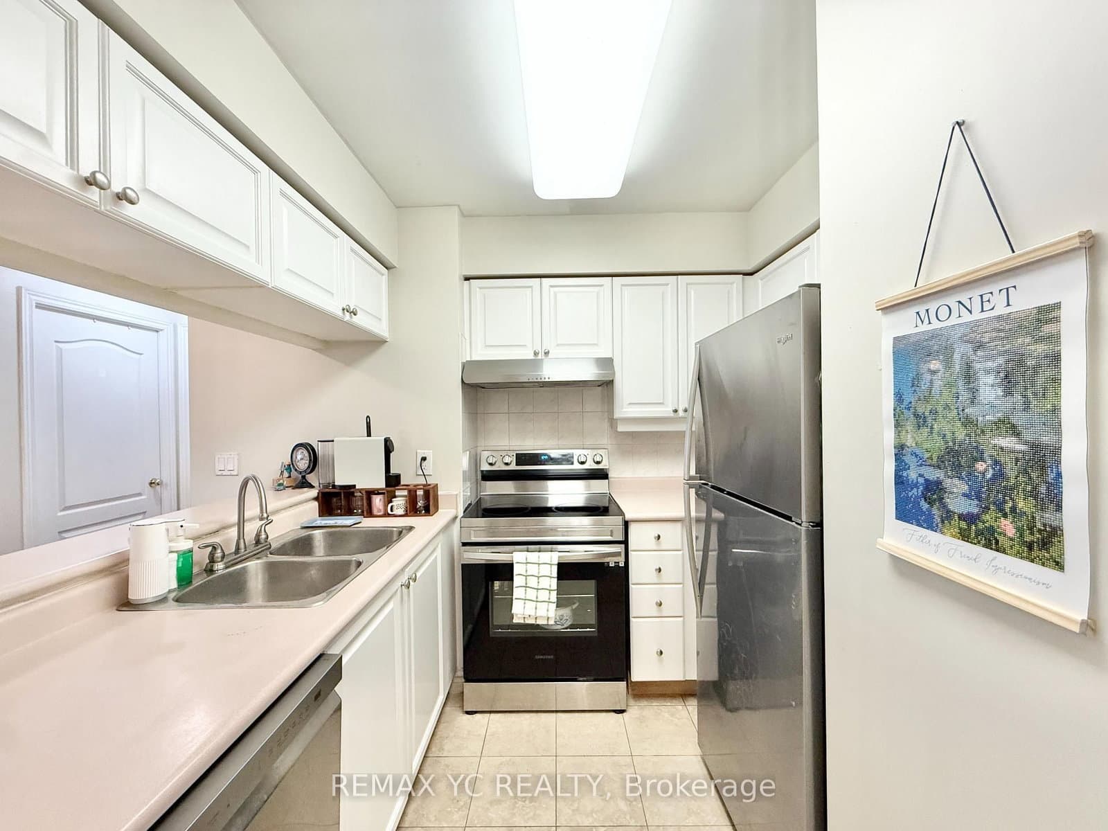 18 Sommerset Way, Unit 1011 thumbnail 5