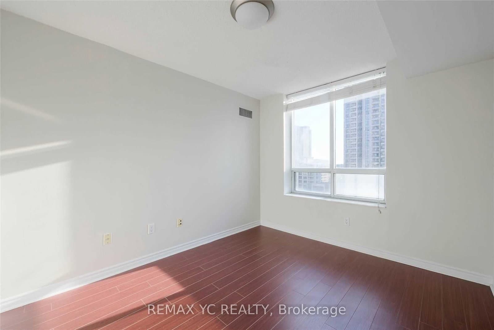 18 Sommerset Way, Unit 1011 thumbnail 7