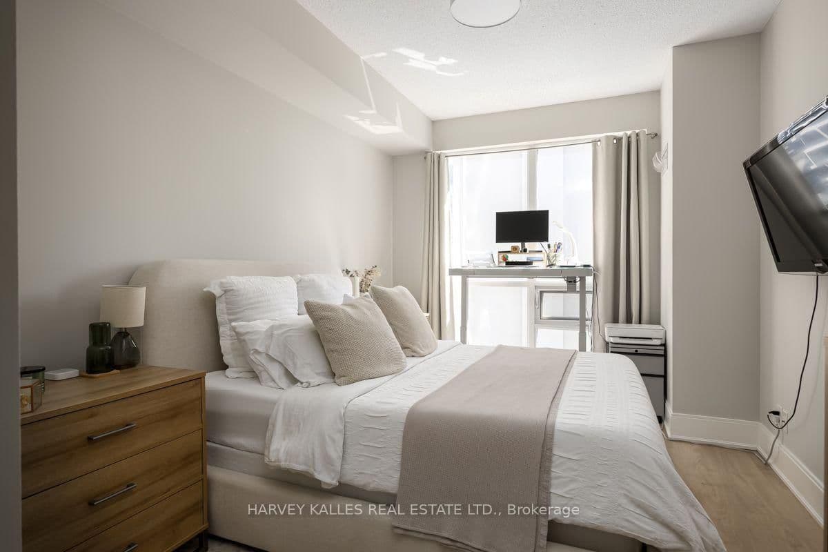 70 Roehampton Avenue, Unit 813 thumbnail 12