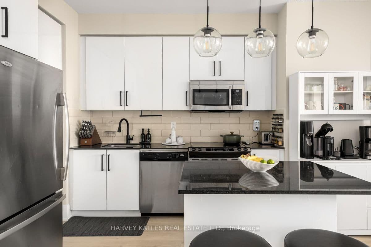 70 Roehampton Avenue, Unit 813 thumbnail 6