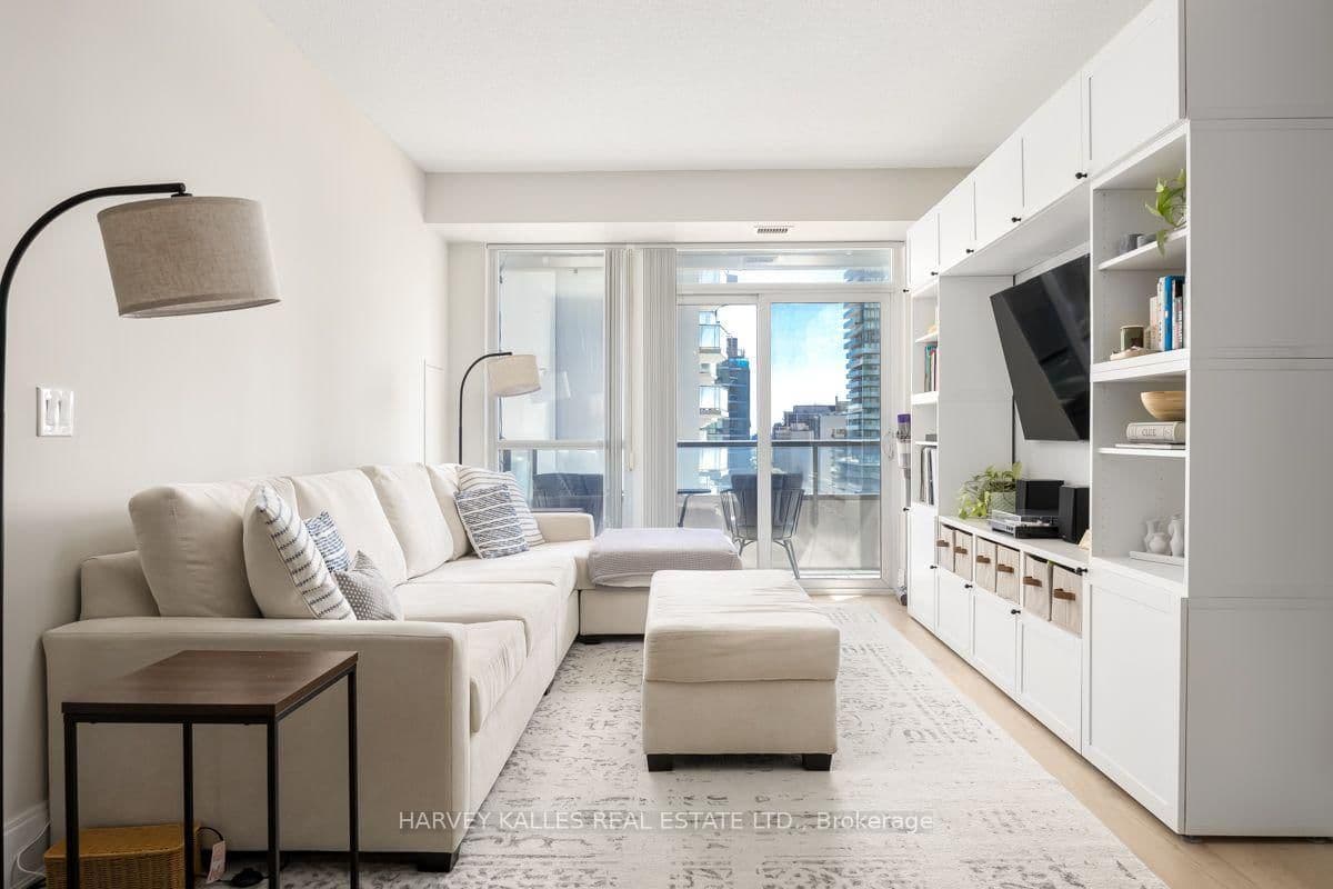 70 Roehampton Avenue, Unit 813 thumbnail 9