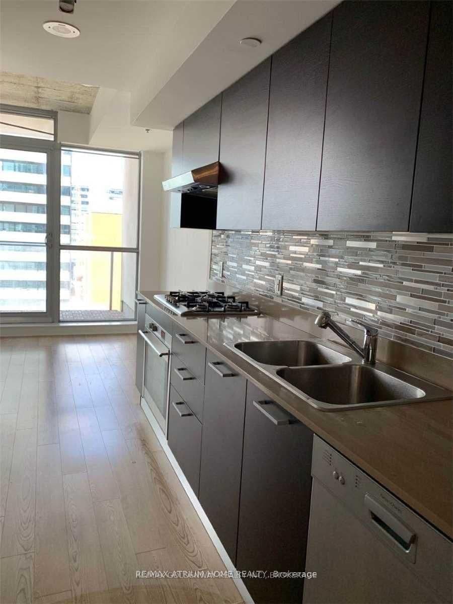 375 King Street W, Unit 1808 thumbnail 3