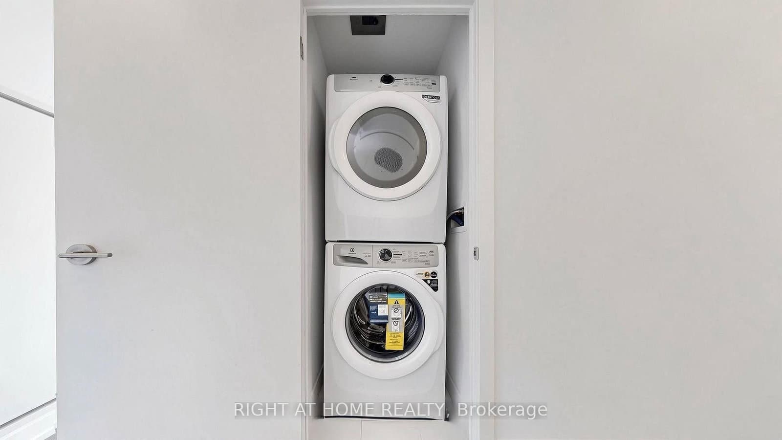 8 OLYMPIC GARDEN Drive, Unit S2702 thumbnail 21