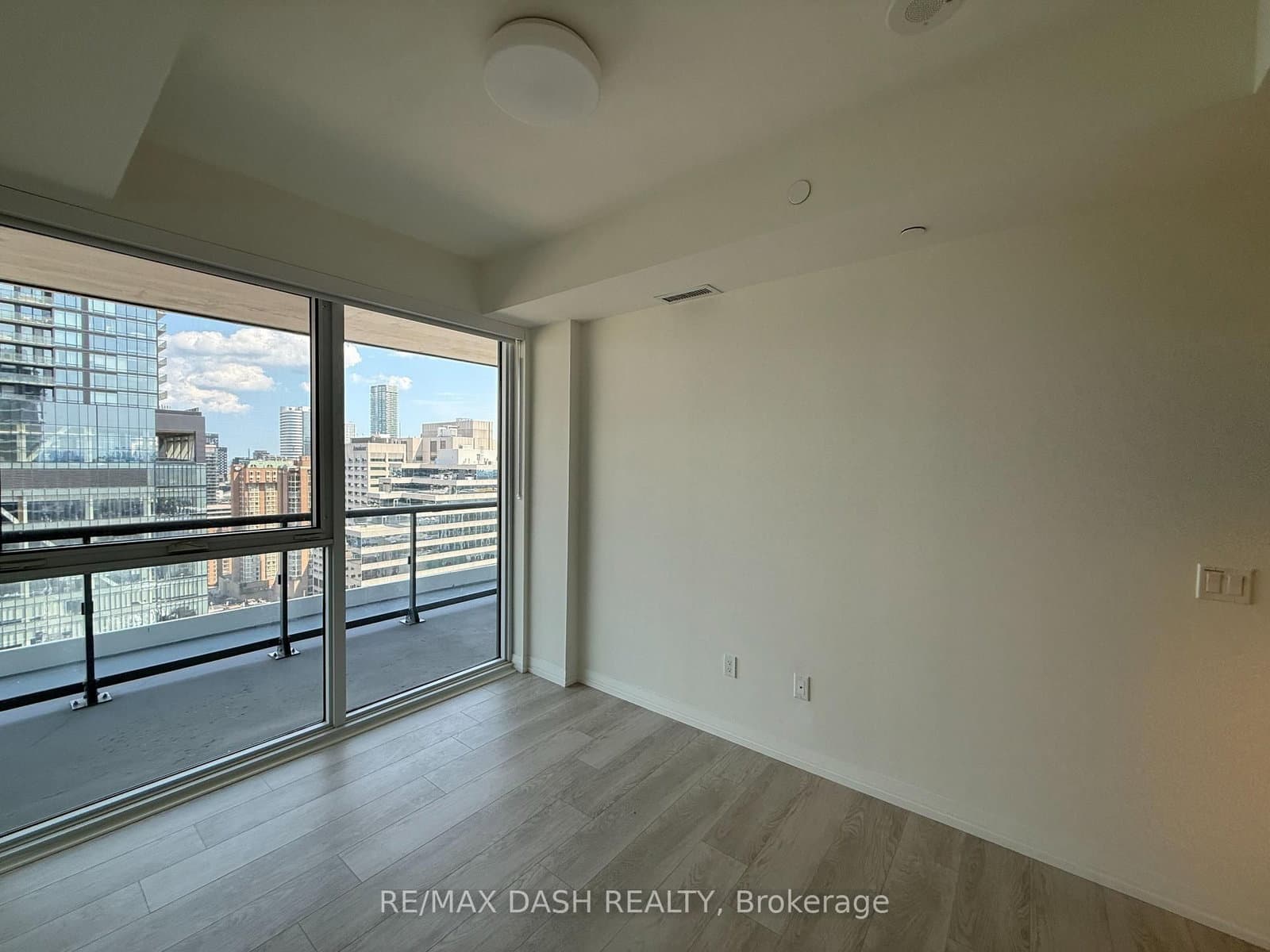 280 Dundas Street W, Unit 2505 thumbnail 11