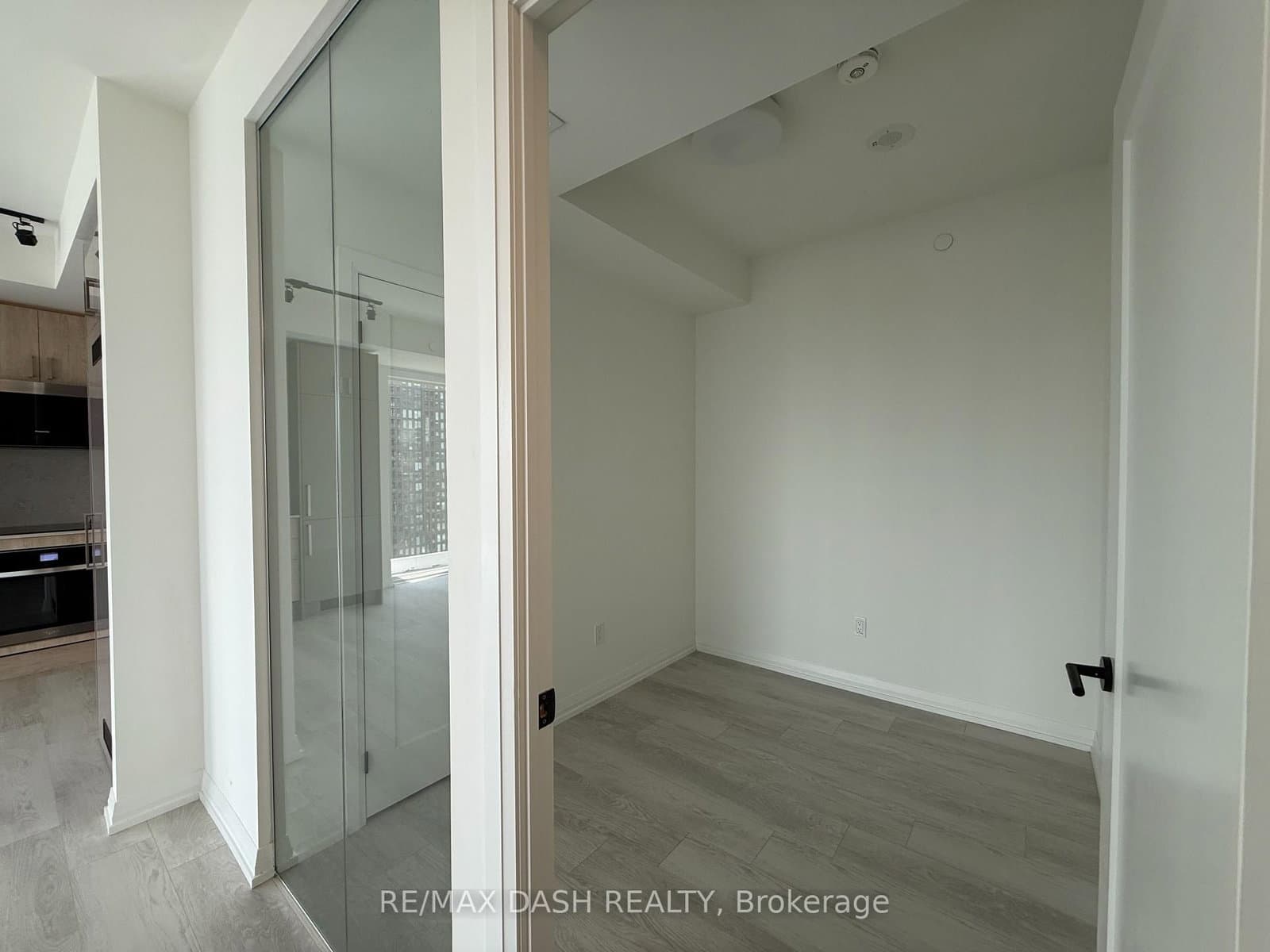 280 Dundas Street W, Unit 2505 thumbnail 17