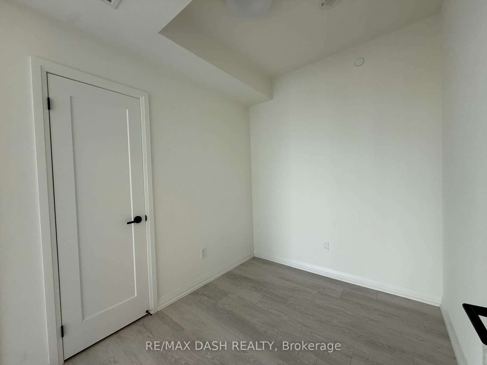 280 Dundas Street W, Unit 2505 thumbnail 18