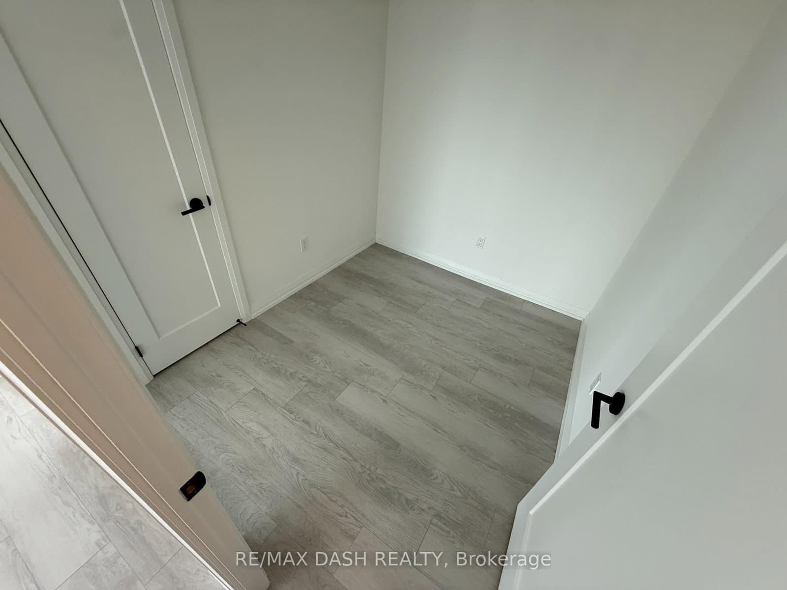 280 Dundas Street W, Unit 2505 thumbnail 19