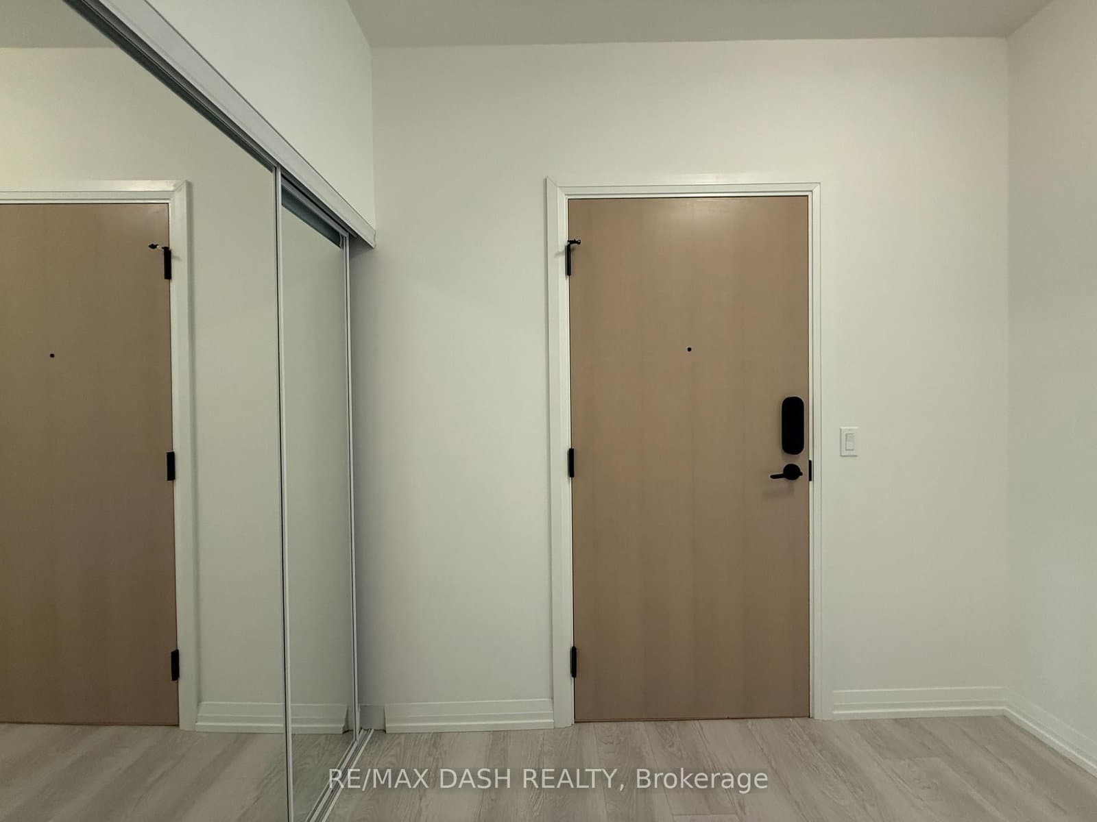 280 Dundas Street W, Unit 2505 thumbnail 2