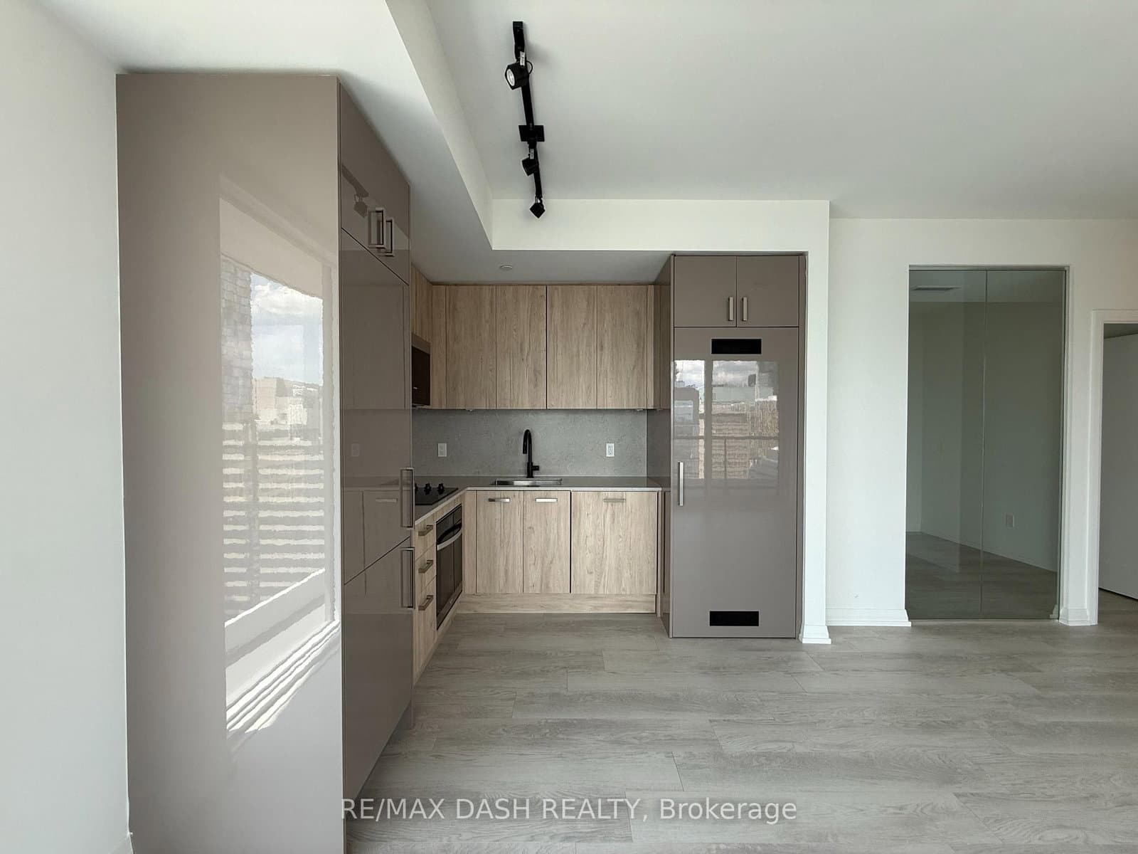 280 Dundas Street W, Unit 2505 thumbnail 22