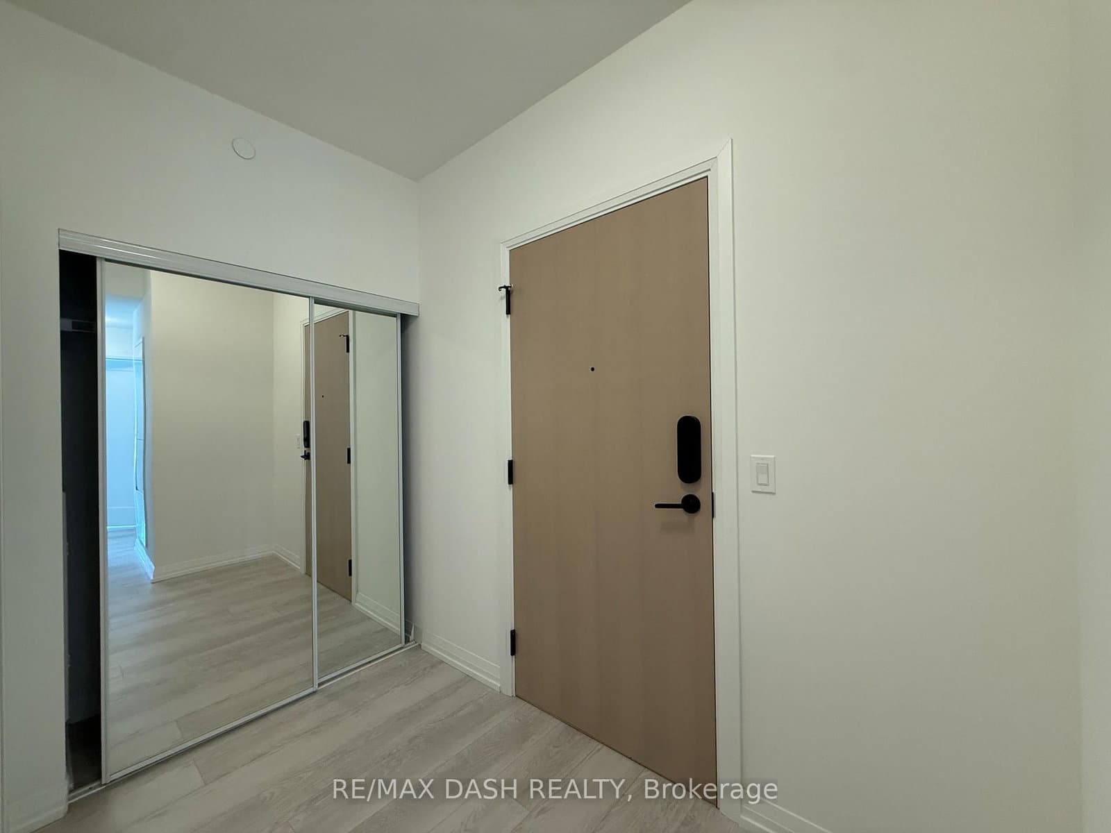 280 Dundas Street W, Unit 2505 thumbnail 3