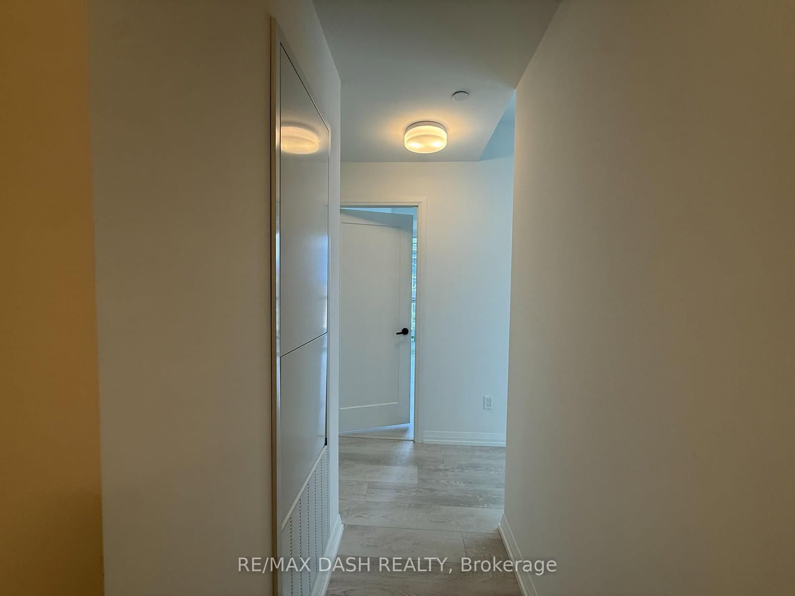 280 Dundas Street W, Unit 2505 thumbnail 5