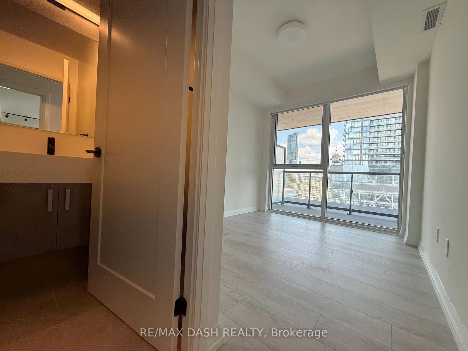 280 Dundas Street W, Unit 2505 thumbnail 7