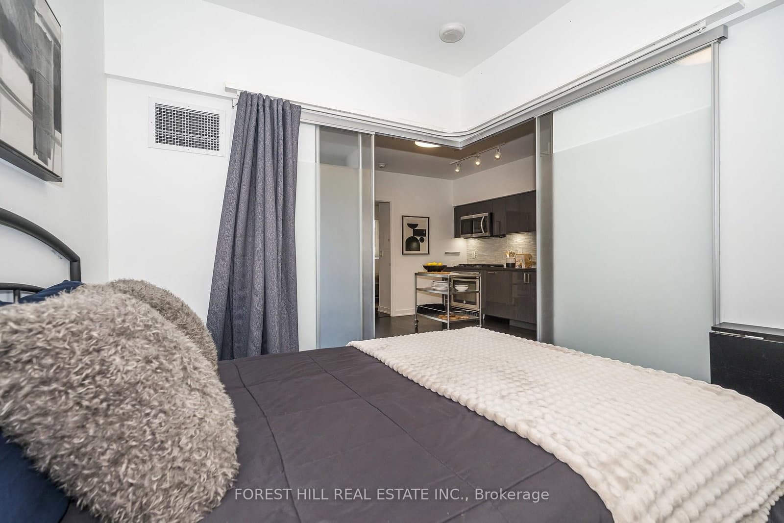 501 St Clair Avenue W, Unit 202 thumbnail 16