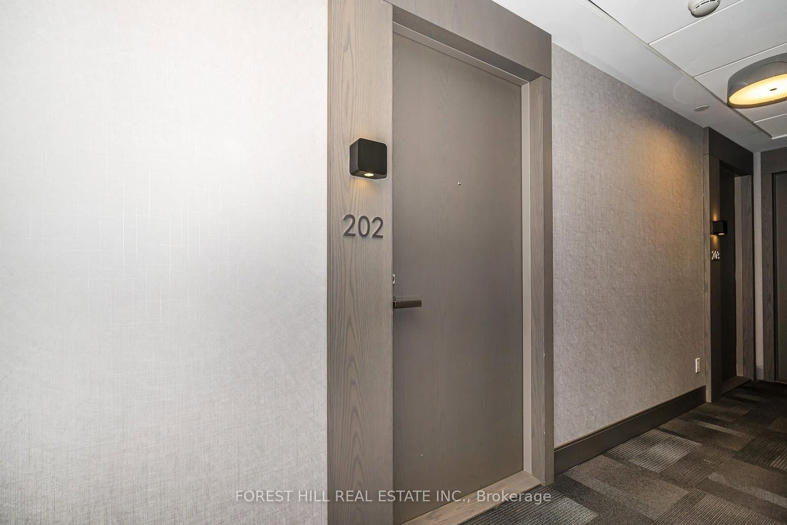 501 St Clair Avenue W, Unit 202 thumbnail 2