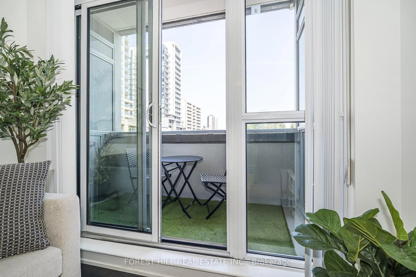 501 St Clair Avenue W, Unit 202 thumbnail 22