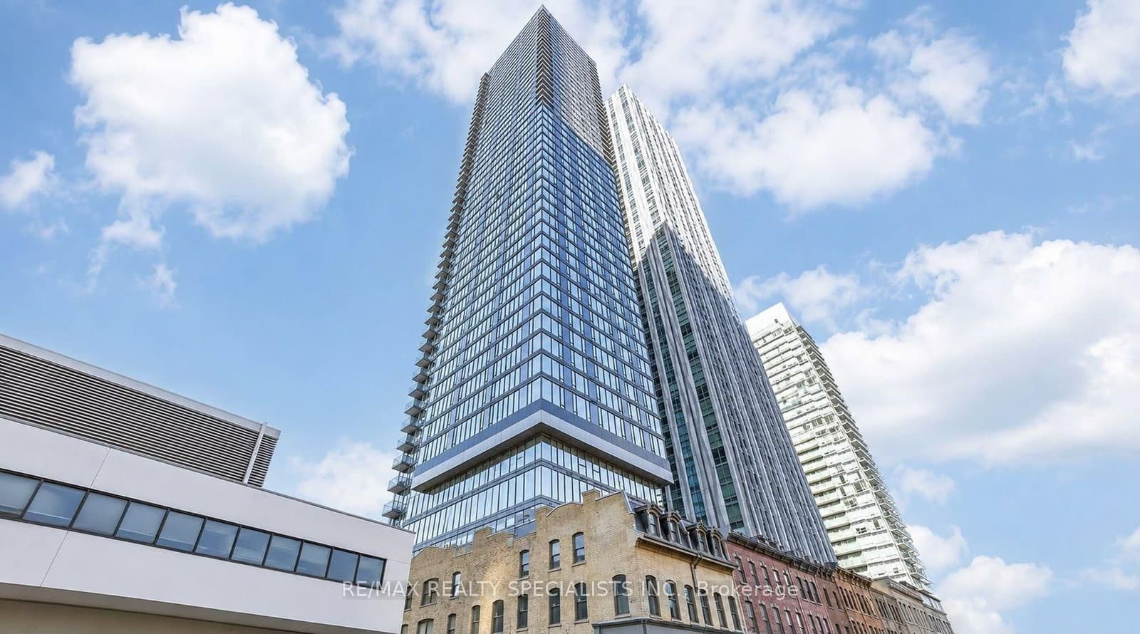 8 Cumberland Street, Unit 3504