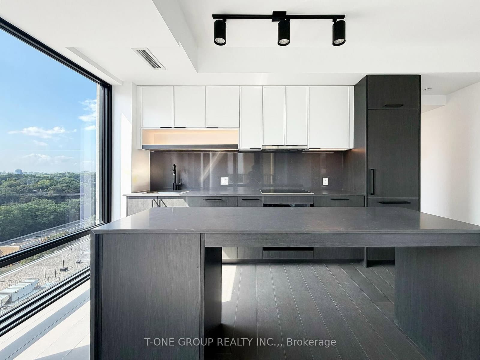 91 Montclair Avenue, Unit 1706 thumbnail 17
