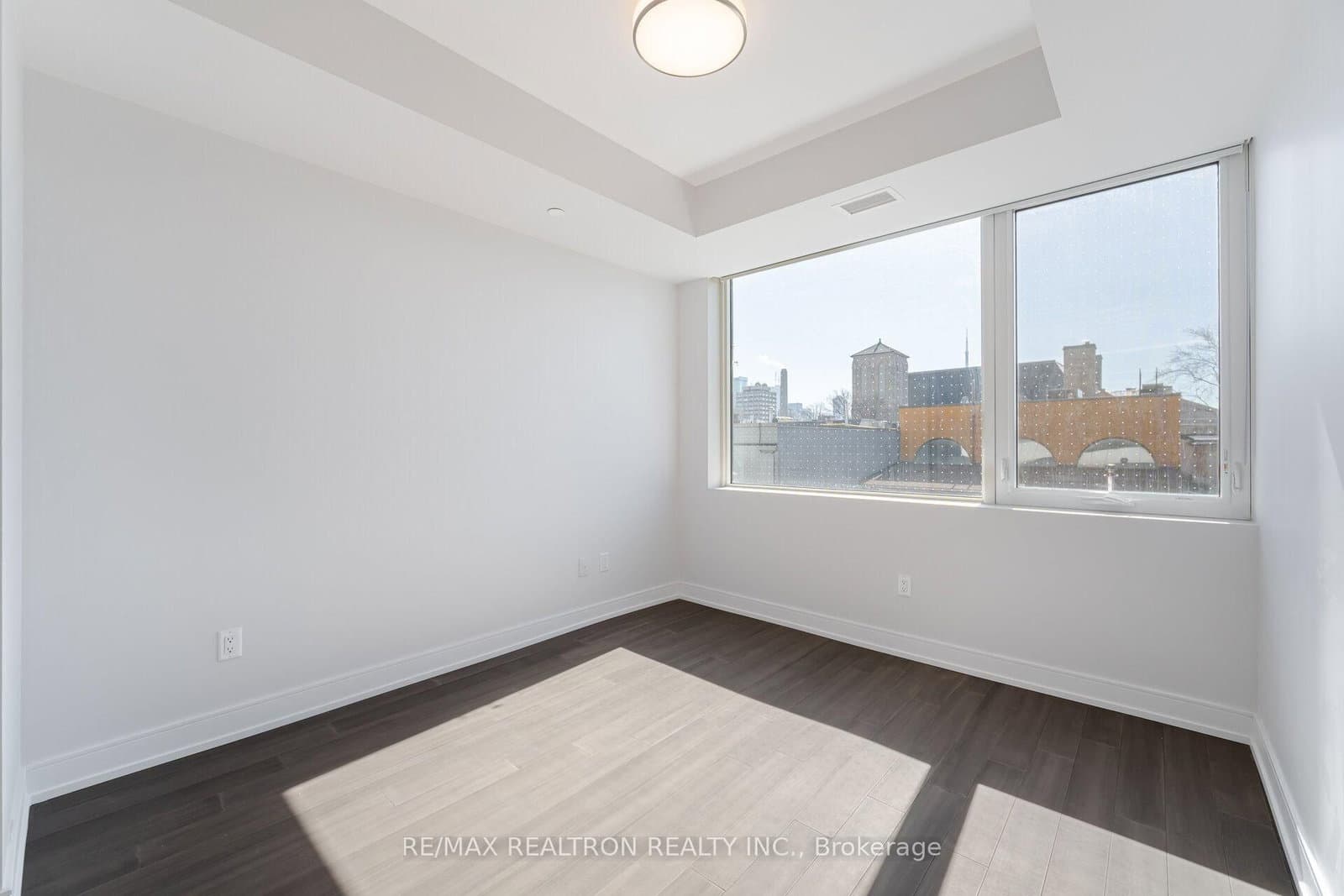 664 Spadina Avenue, Unit 203 thumbnail 11