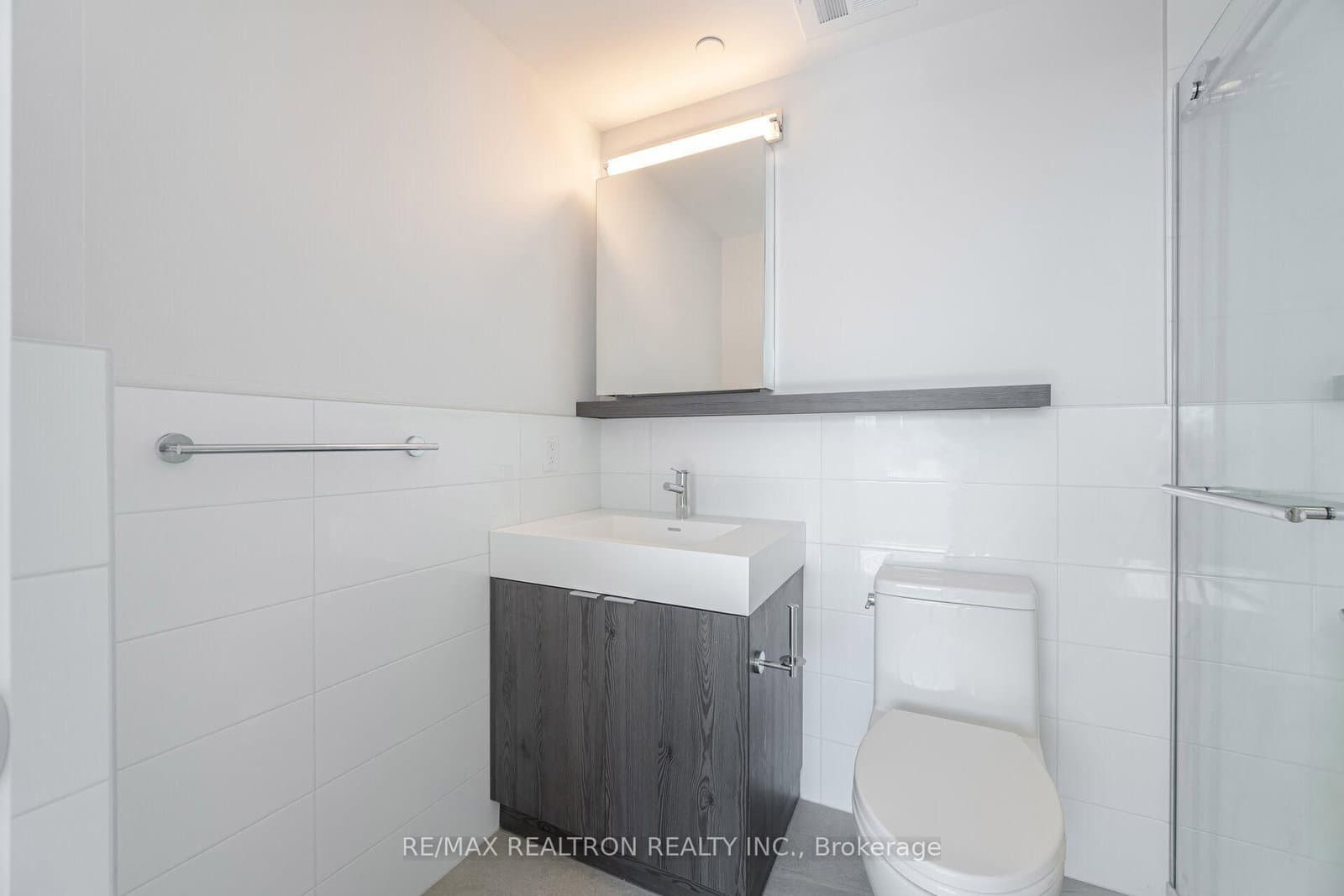 664 Spadina Avenue, Unit 203 thumbnail 13