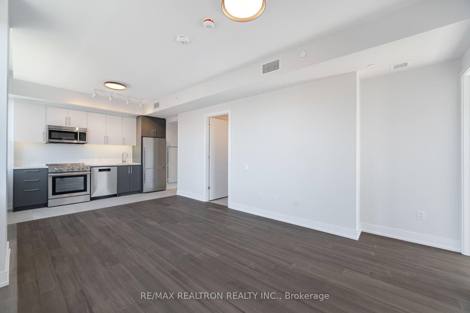 664 Spadina Avenue, Unit 203 thumbnail 2