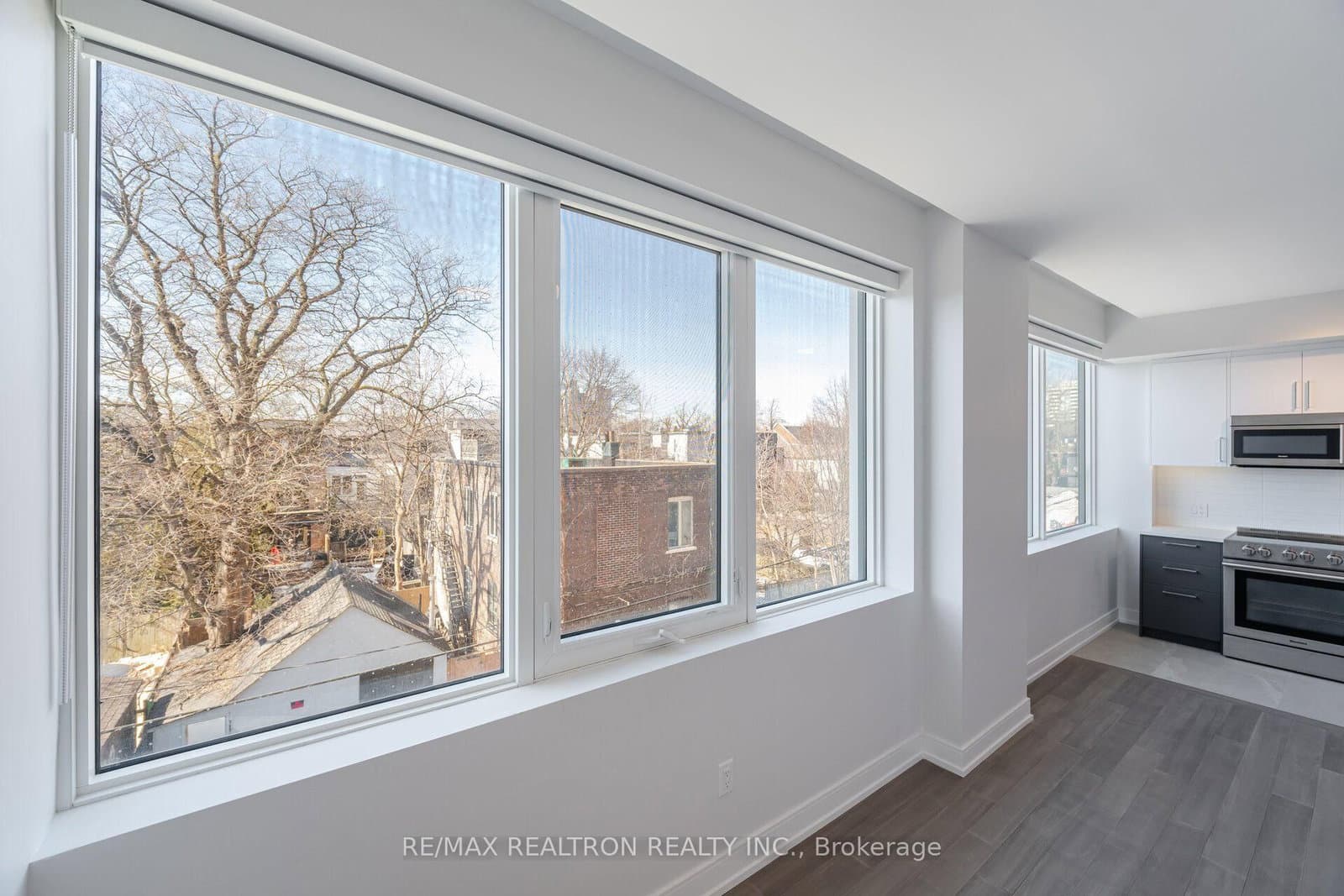 664 Spadina Avenue, Unit 203 thumbnail 3