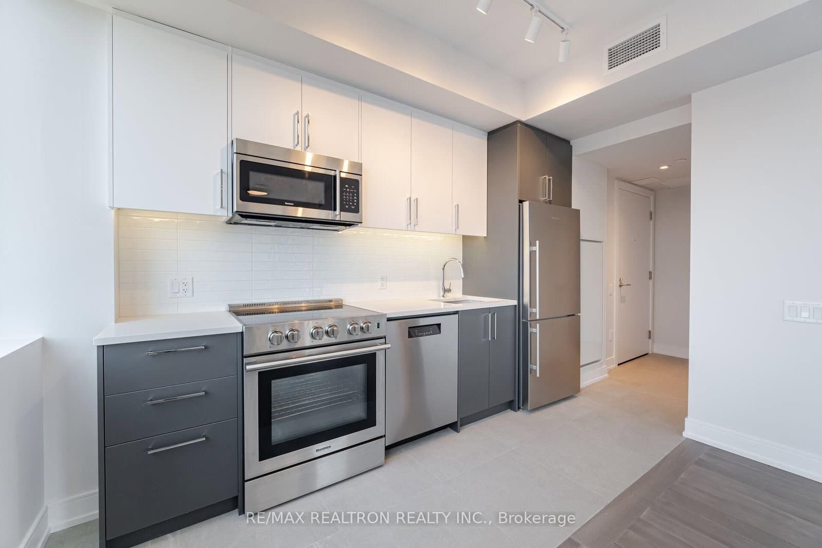 664 Spadina Avenue, Unit 203 thumbnail 5