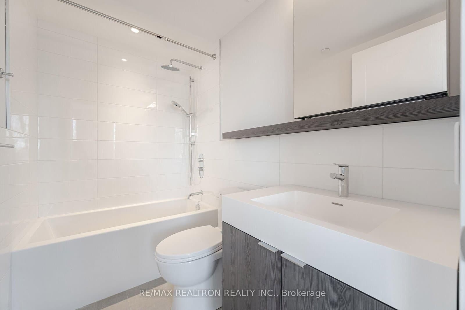 664 Spadina Avenue, Unit 203 thumbnail 7
