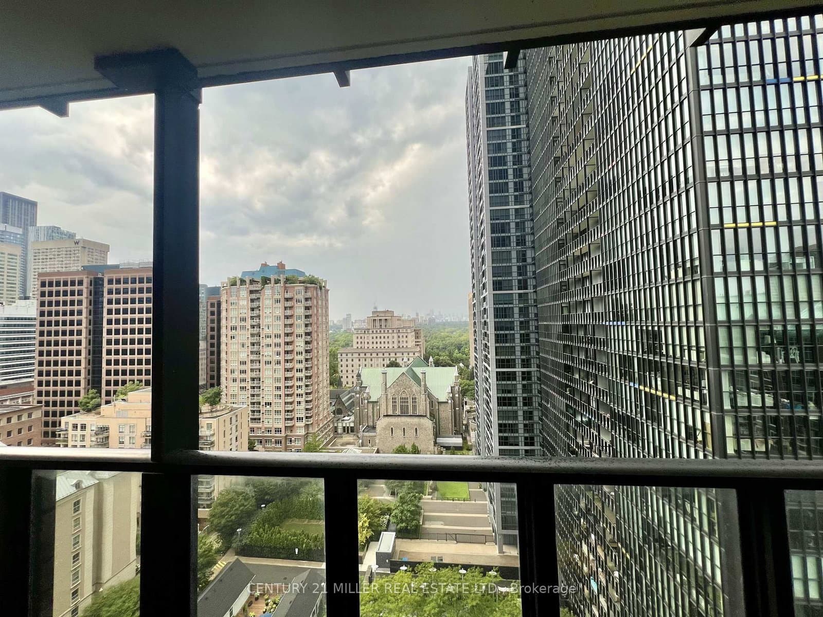 101 Charles Street E, Unit 1509 thumbnail 4