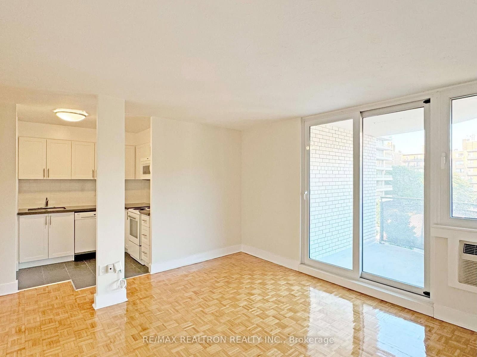 485 Huron Street, Unit 201 thumbnail 2
