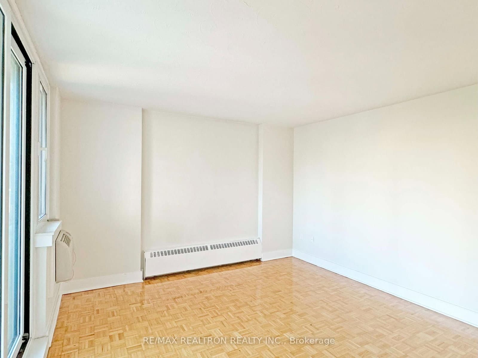 485 Huron Street, Unit 201 thumbnail 4