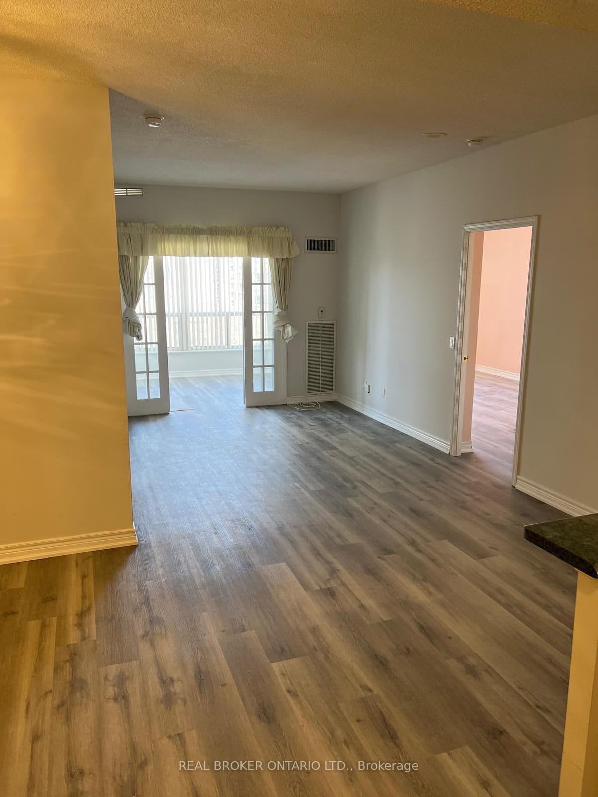 152 St Patrick Street, Unit 1107 thumbnail 3
