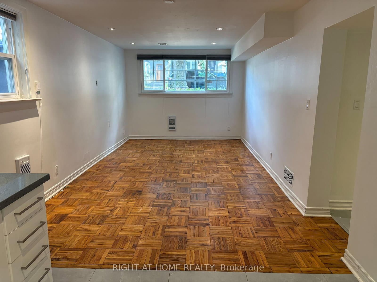 170 Bowood Avenue, Unit one thumbnail 4