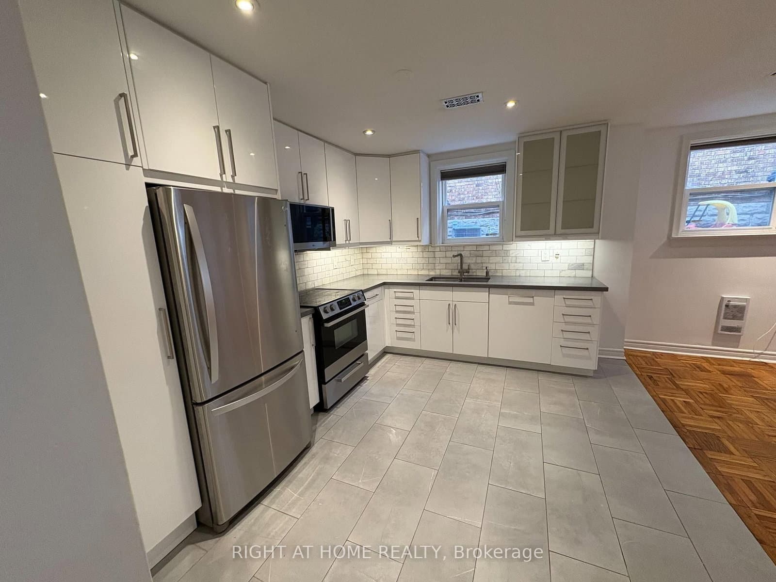 170 Bowood Avenue, Unit one thumbnail 6