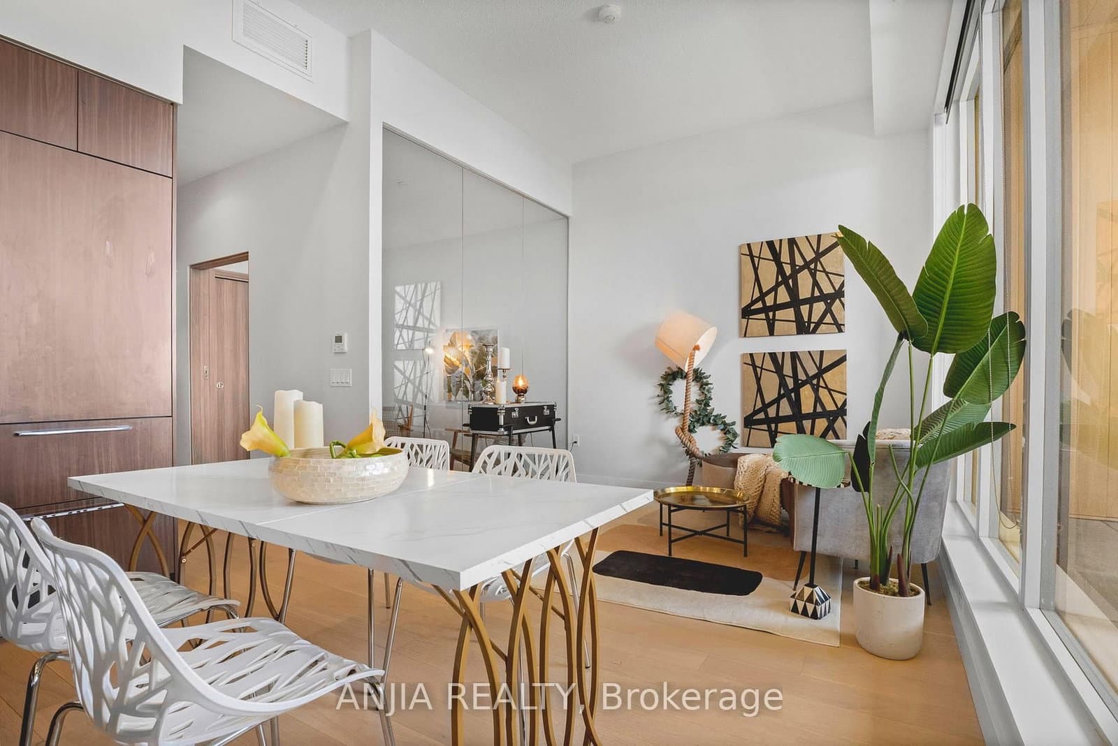 85 McMahon Drive, Unit TH607 thumbnail 10