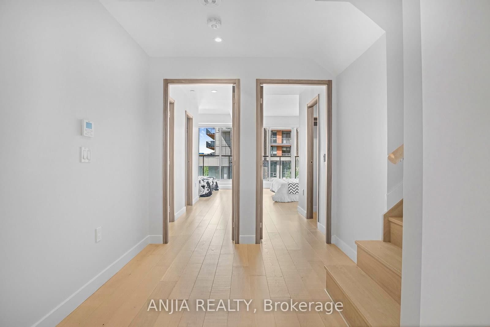 85 McMahon Drive, Unit TH607 thumbnail 18