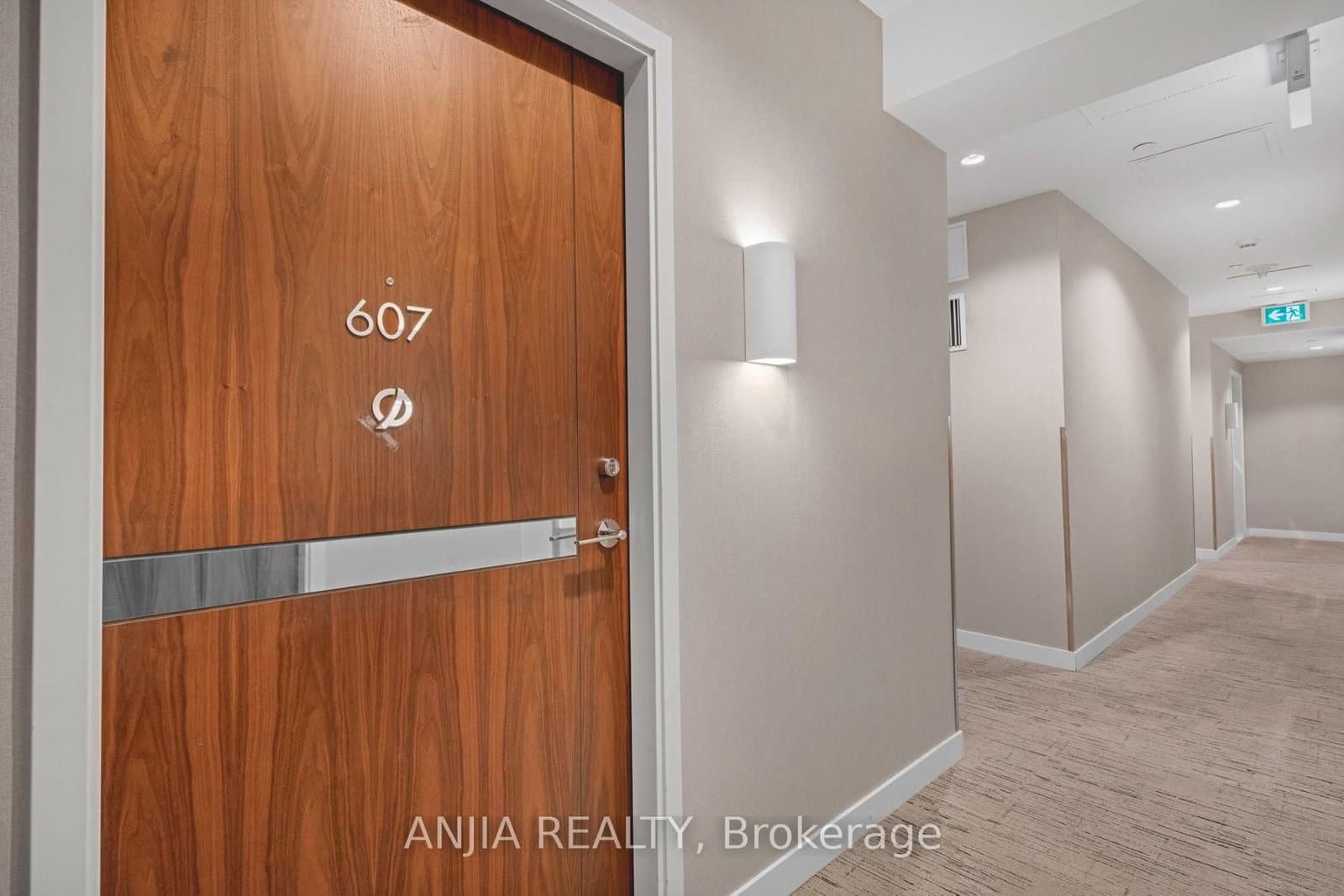 85 McMahon Drive, Unit TH607 thumbnail 30