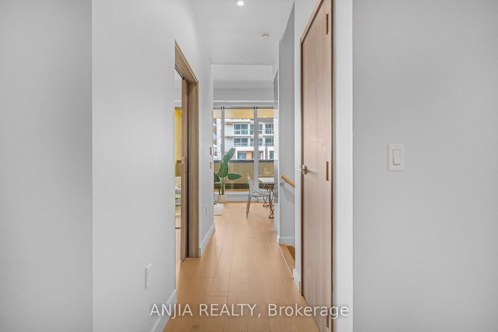 85 McMahon Drive, Unit TH607 thumbnail 6