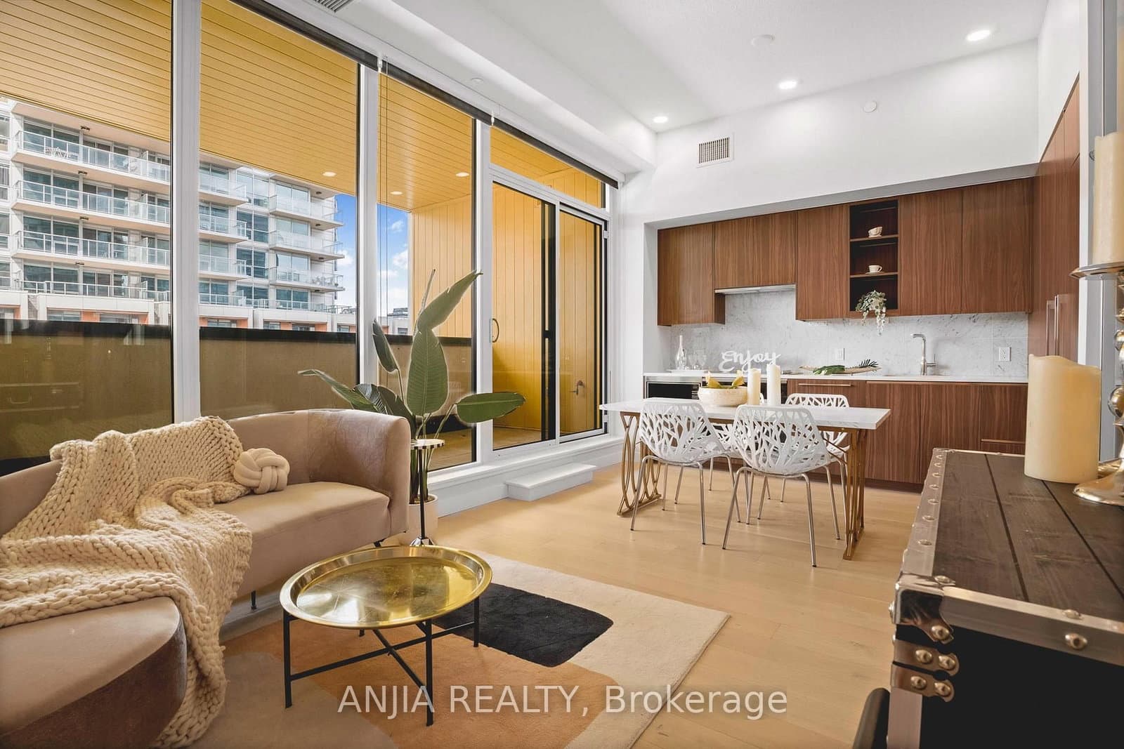 85 McMahon Drive, Unit TH607 thumbnail 8