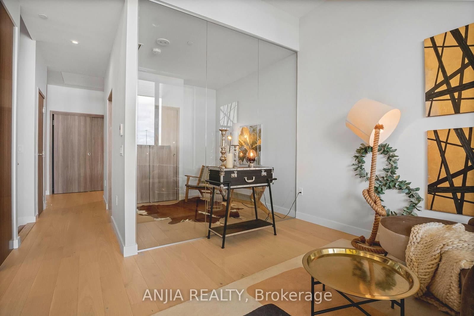85 McMahon Drive, Unit TH607 thumbnail 9