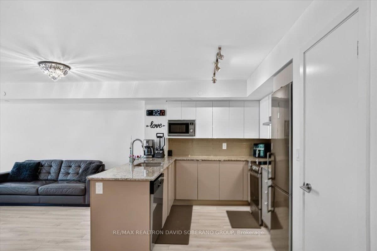 112 Varna Drive thumbnail 10