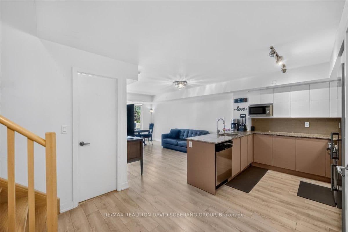 112 Varna Drive thumbnail 11