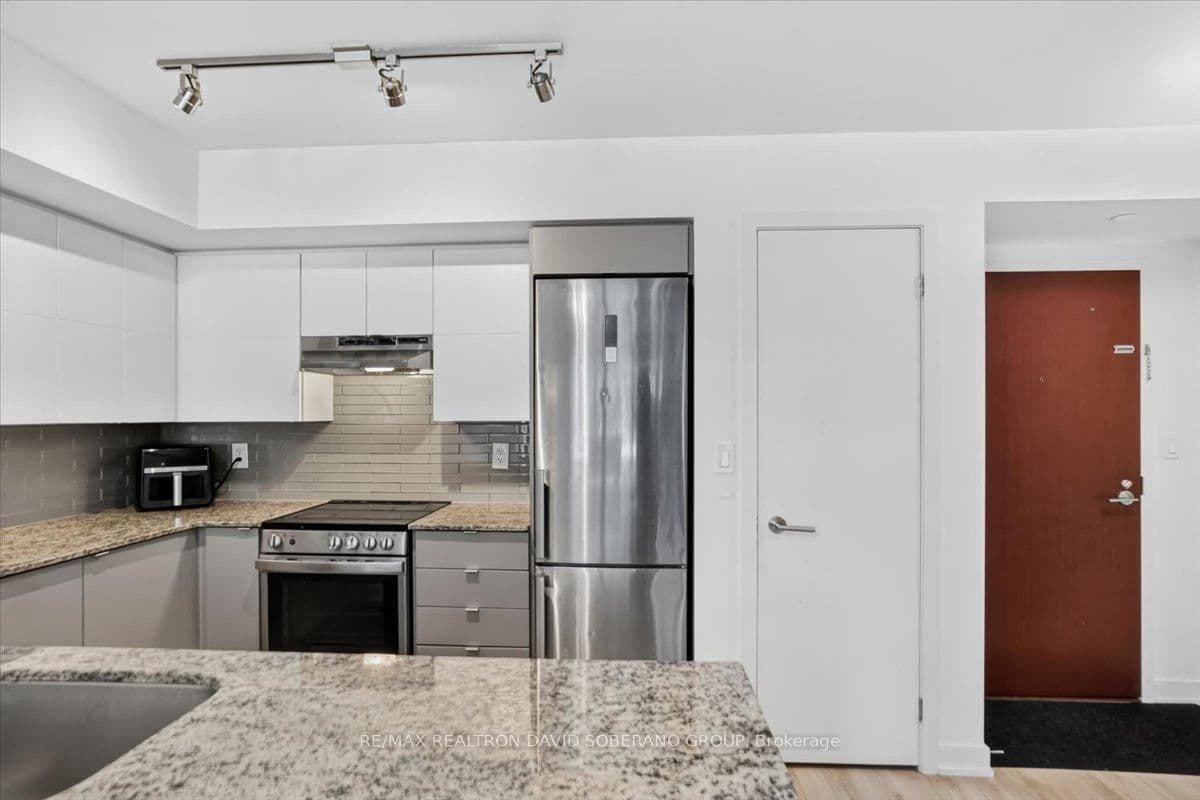 112 Varna Drive thumbnail 12
