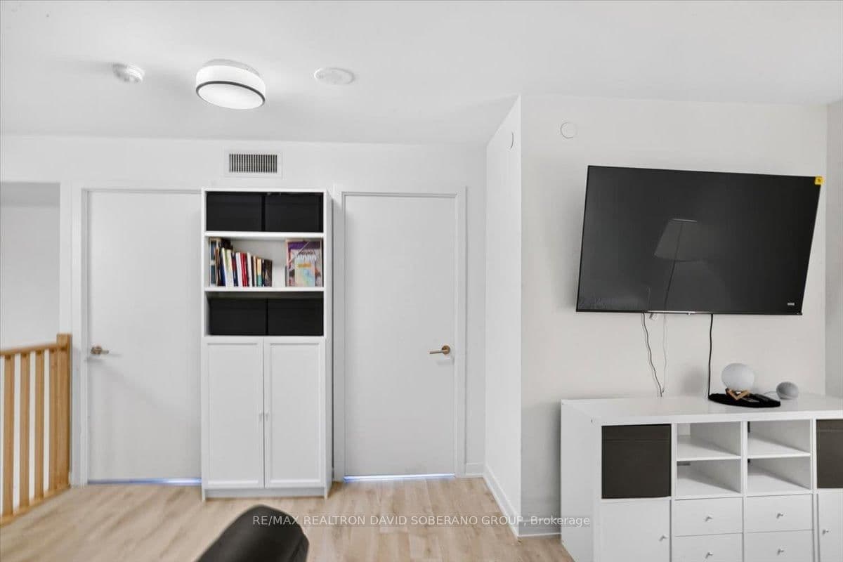 112 Varna Drive thumbnail 17
