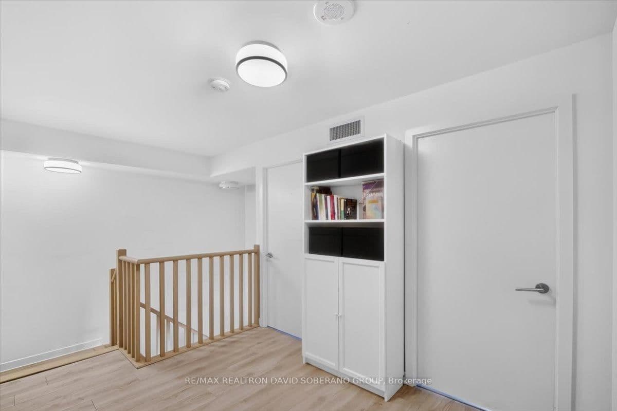 112 Varna Drive thumbnail 18