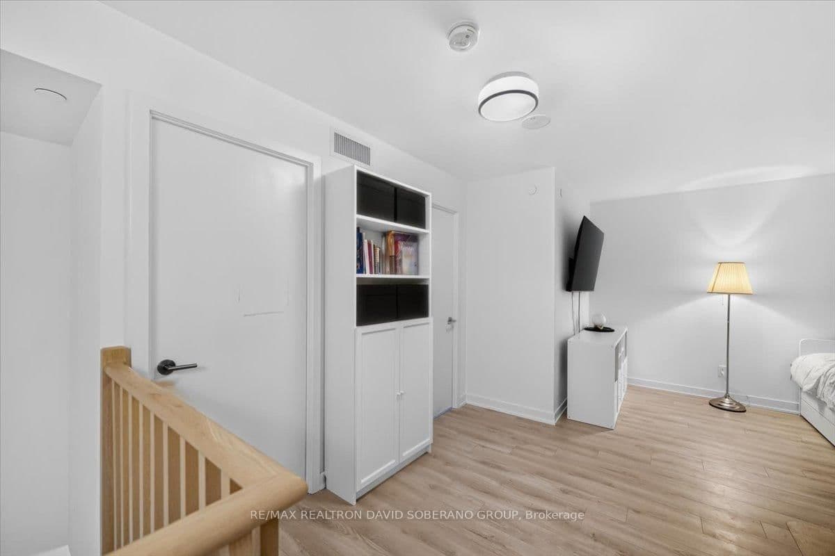 112 Varna Drive thumbnail 20