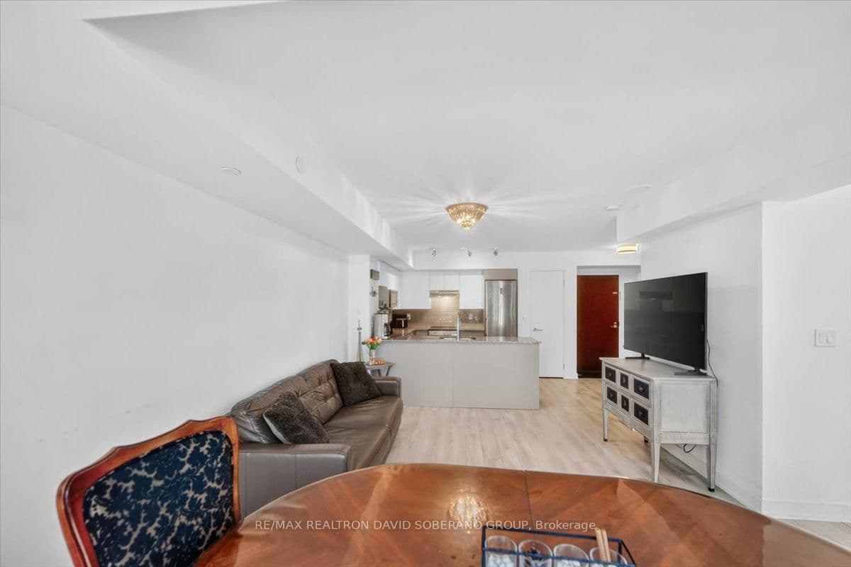 112 Varna Drive thumbnail 5