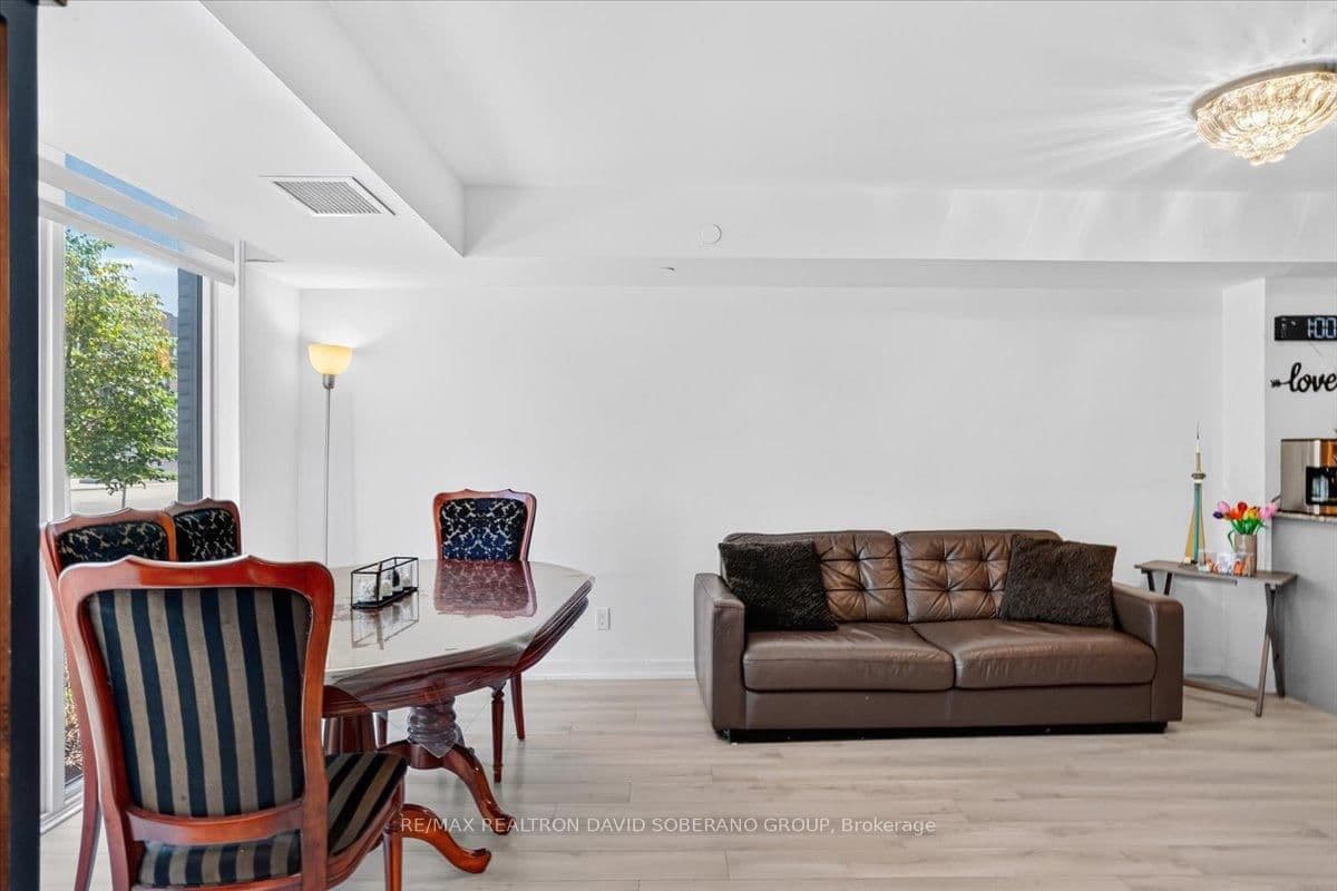 112 Varna Drive thumbnail 6