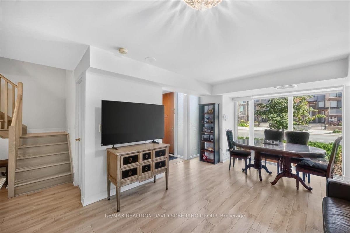 112 Varna Drive thumbnail 8