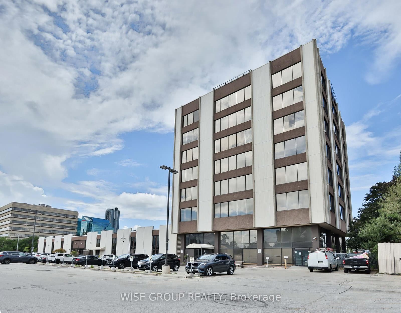 2450 Victoria Park Avenue, Unit 705 thumbnail 3